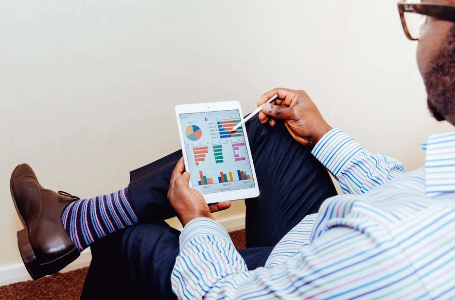 Detailní pohled na dashboard obchodní platformy s pokročilými grafy a analytickými nástroji.